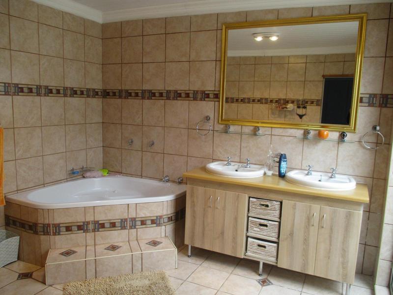 4 Bedroom Property for Sale in Pellissier Free State